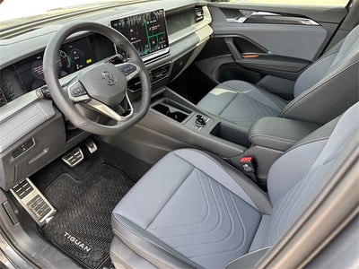 2026 Volkswagen Tiguan 2.0T SE R-Line Black