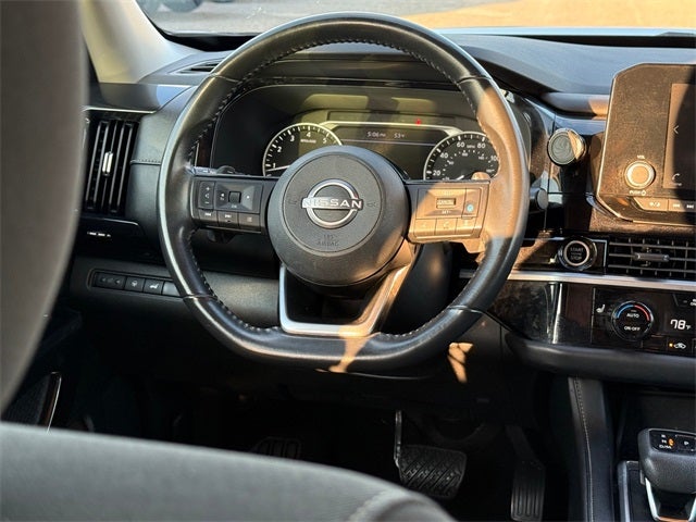 2022 Nissan Pathfinder SV