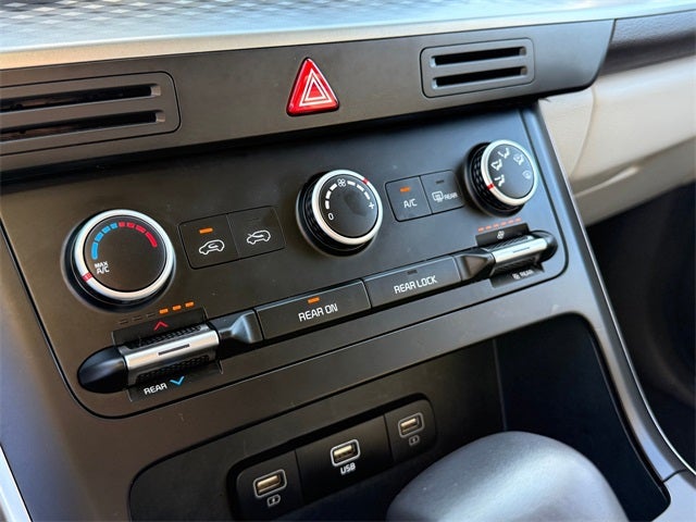 2024 Kia Carnival LX