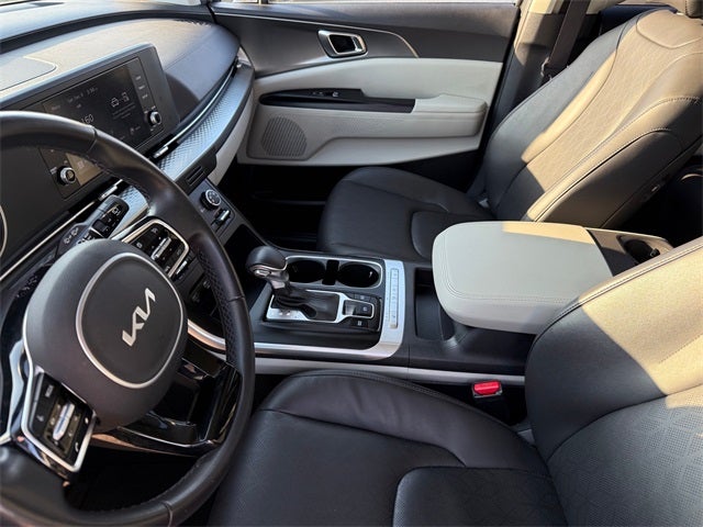 2024 Kia Carnival LX